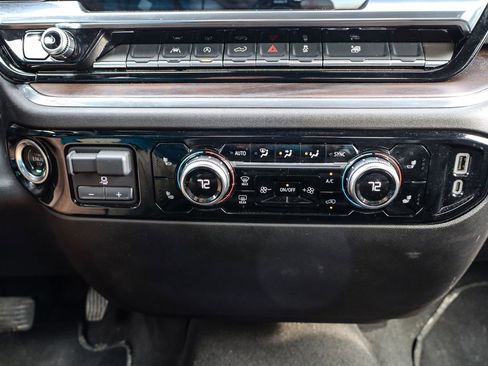 Certified 2025 GMC Sierra 1500 SLT image 29