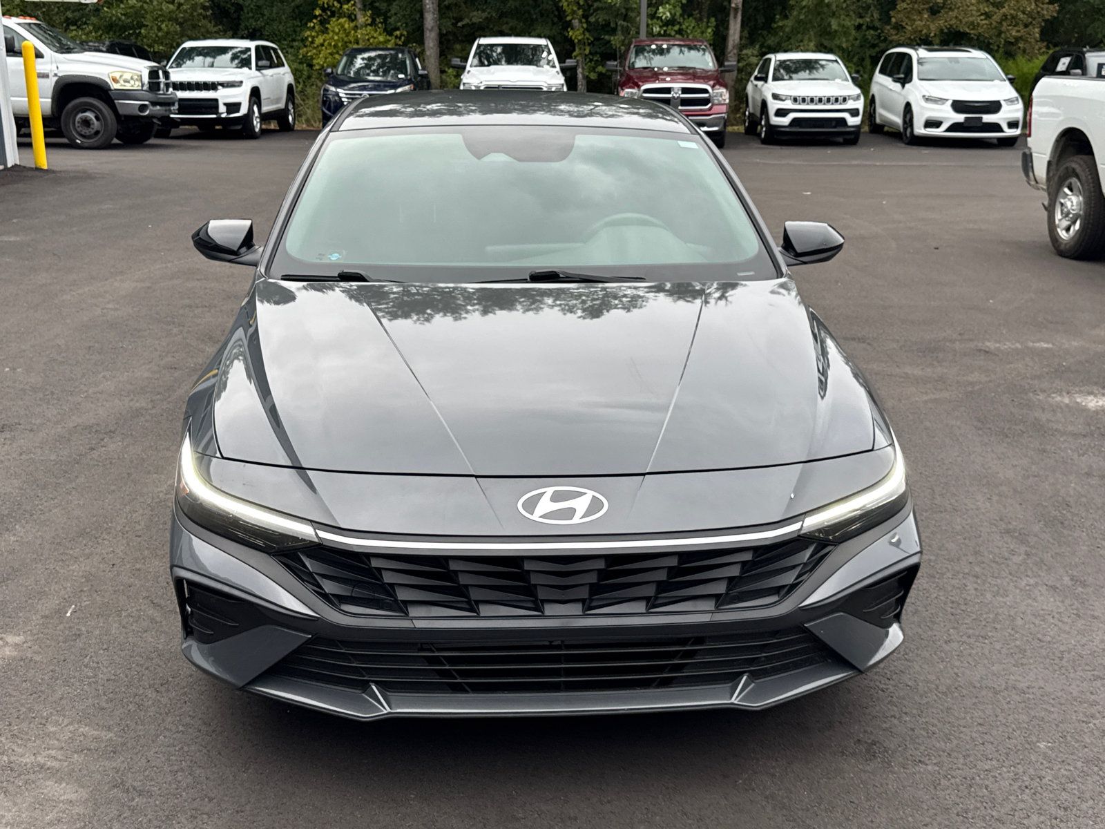 Used 2025 Hyundai Elantra Sport FWD image 2