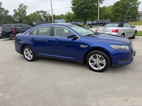 Used 2015 Ford Taurus SEL FWD image 10