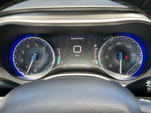 Used 2023 Chrysler Pacifica Touring-L FWD image 20