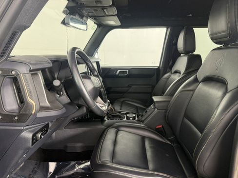 Used 2025 Ford Bronco Badlands image 11