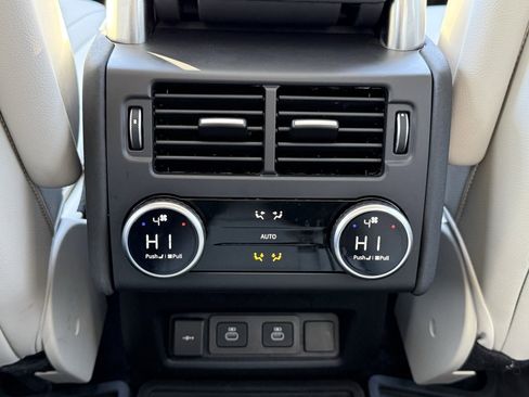 Certified 2025 Land Rover Discovery Dynamic SE image 33