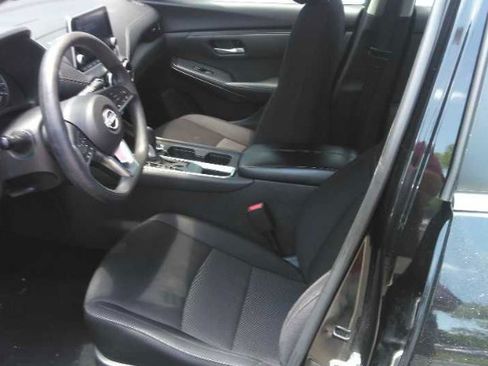 Used 2024 Nissan Sentra SV FWD image 3