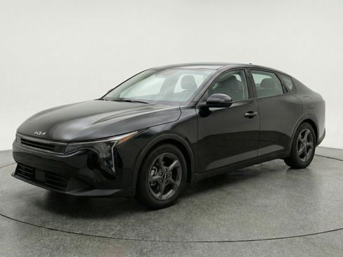 Used 2025 Kia K4 LXS image 3