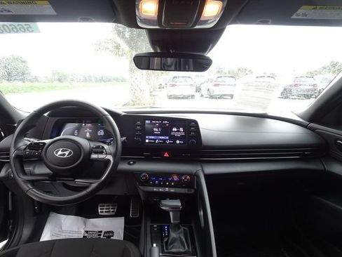 Used 2025 Hyundai Elantra Sport FWD image 11