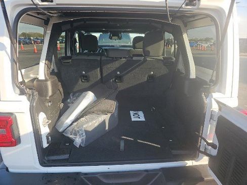 Used 2025 Jeep Wrangler Sahara w/ Safety Group image 13