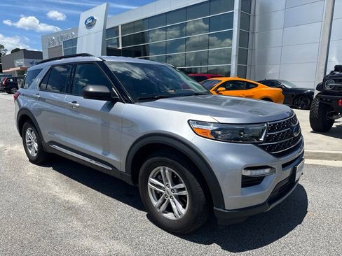 Used 2021 Ford Explorer XLT w/ Equipment Group 202A RWD image 1
