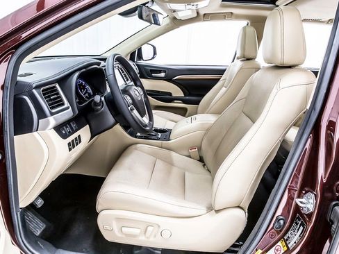 Used 2017 Toyota Highlander Limited FWD image 26