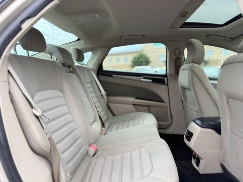 Used 2018 Ford Fusion SE FWD image 18