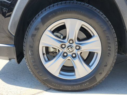 Certified 2022 Toyota RAV4 XLE FWD image 10