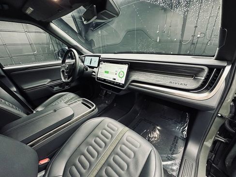Used 2022 Rivian R1T Launch Edition AWD/4WD image 18