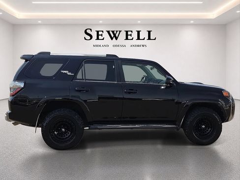 Used 2017 Toyota 4Runner TRD Off-Road AWD/4WD image 5