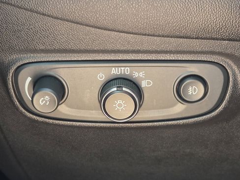 Used 2020 Chevrolet Equinox LT image 17