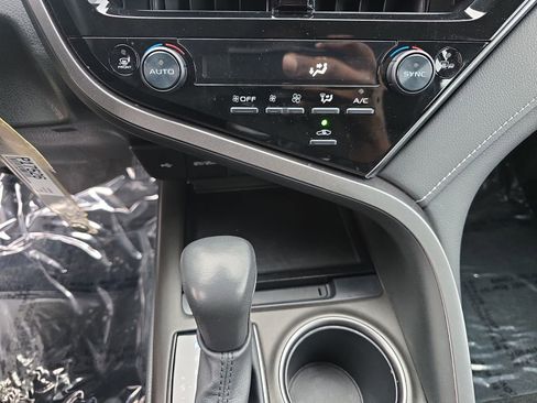 Used 2024 Toyota Camry SE image 29