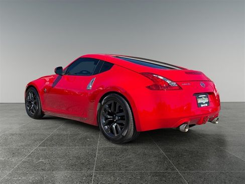 Used 2016 Nissan 370Z Touring RWD image 3