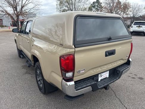 Used 2018 Toyota Tacoma SR5 image 3