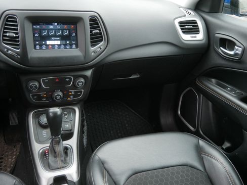Used 2018 Jeep Compass Latitude w/ Popular Equipment Group AWD/4WD image 11