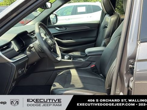Used 2024 Jeep Grand Cherokee Altitude AWD/4WD image 8