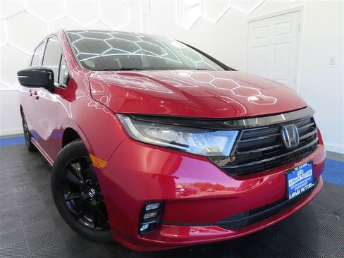 Used 2024 Honda Odyssey Sport image 3