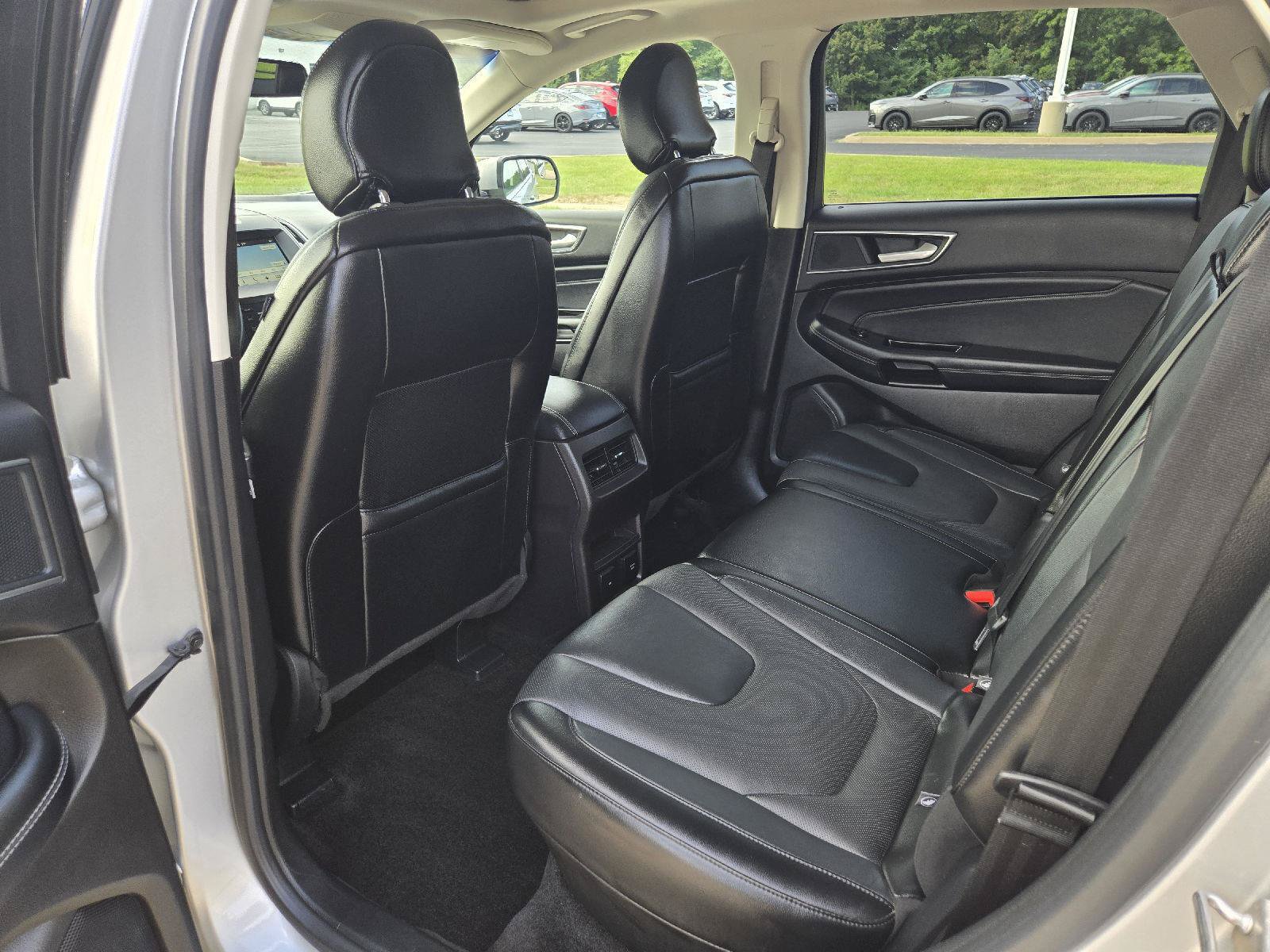 Used 2018 Ford Edge Titanium w/ Equipment Group 301A FWD image 27