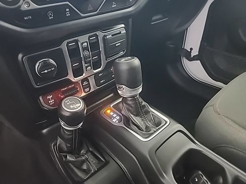 Used 2025 Jeep Wrangler Unlimited Rubicon AWD/4WD image 37
