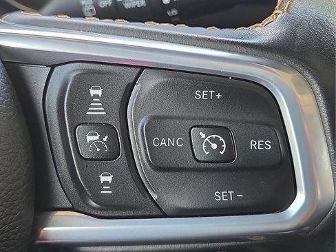 Used 2021 Jeep Wrangler Unlimited Sahara AWD/4WD image 18