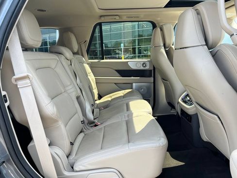 Used 2021 Lincoln Navigator Reserve w/ Luxury Package AWD/4WD image 8
