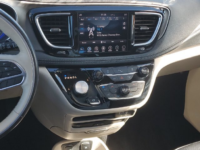 Used 2019 Chrysler Pacifica Limited FWD image 14