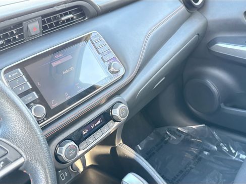 Used 2018 Nissan Kicks SR image 25