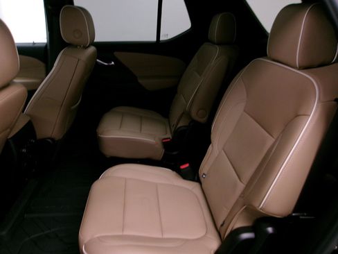 Used 2023 Chevrolet Traverse Premier w/ LPO, Floor Liner Package AWD/4WD image 10