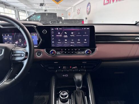 Certified 2024 GMC Canyon AT4 image 17