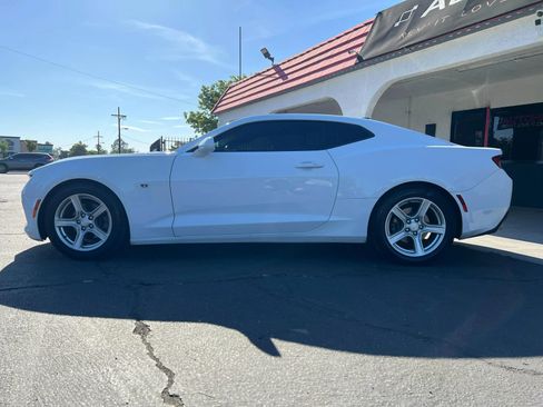 Used 2018 Chevrolet Camaro LT RWD image 31