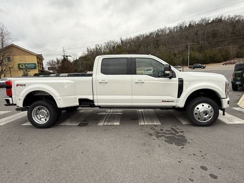 New 2026 Ford F450 Platinum w/ FX4 Off-Road Package image 4