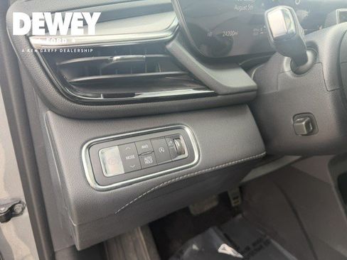 Used 2025 Buick Enclave Avenir w/ Super Cruise Package AWD/4WD image 15