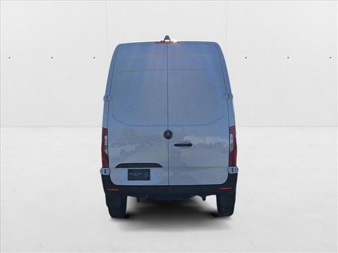 Used 2025 Mercedes-Benz Sprinter 2500 image 8