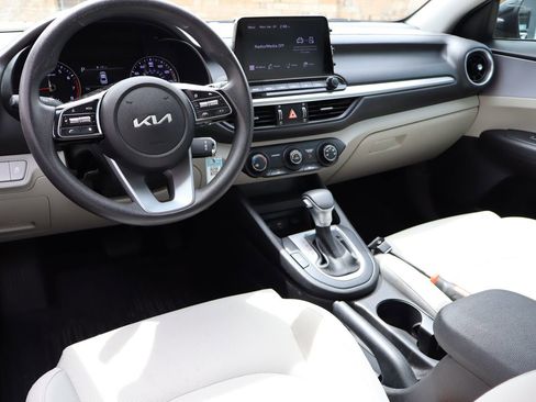 Used 2022 Kia Forte LXS image 4