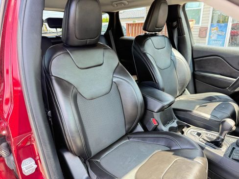 Used 2019 Jeep Cherokee Latitude Plus w/ Comfort/Convenience Group image 47