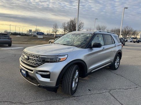 Used 2020 Ford Explorer Limited image 3