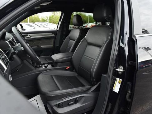 Used 2023 Volkswagen Atlas Cross Sport SE w/ Panoramic Sunroof Package image 19