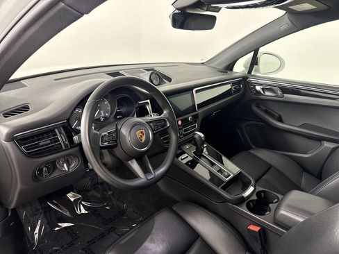Certified 2023 Porsche Macan AWD/4WD image 4