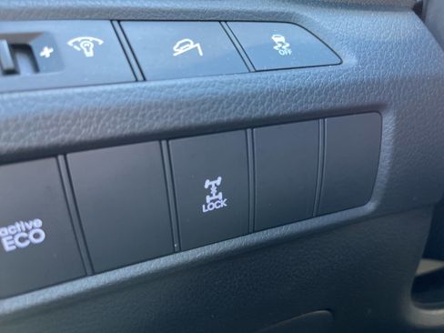 Used 2014 Hyundai Santa Fe GLS image 37