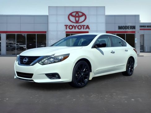 Used 2017 Nissan Altima 2.5 SR w/ Midnight Edition Package FWD image 1