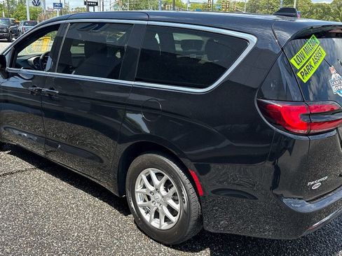 Used 2025 Chrysler Pacifica Select FWD image 31
