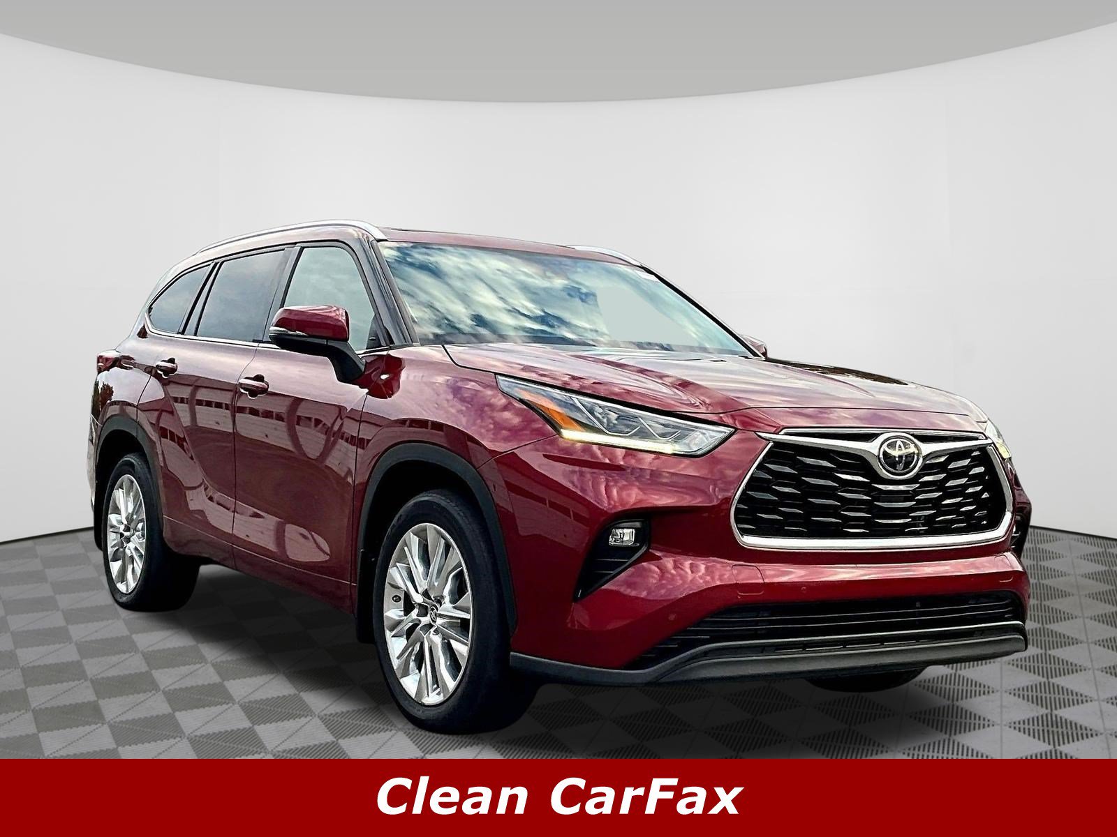 Used 2023 Toyota Highlander Limited AWD/4WD image 3