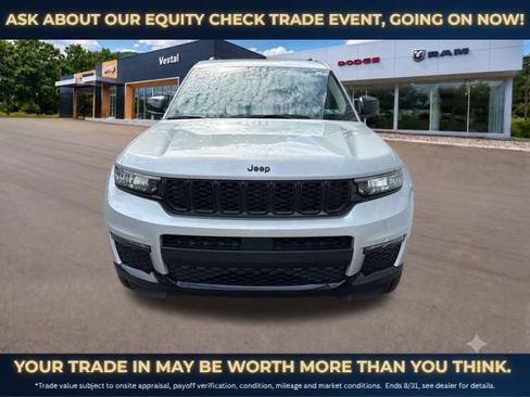 Used 2023 Jeep Grand Cherokee L Limited w/ Black Appearance Package AWD/4WD image 2