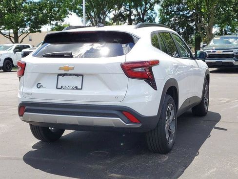 Used 2024 Chevrolet Trax LT w/ Driver Confidence Package FWD image 3