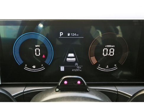 Used 2025 Hyundai Santa Fe SEL image 16