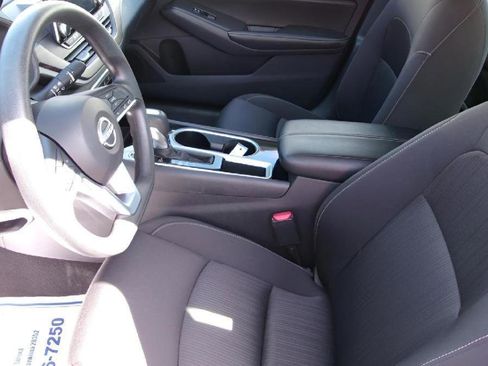 Used 2024 Nissan Altima 2.5 SV FWD image 13