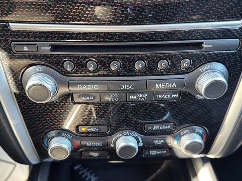 Used 2020 Nissan Pathfinder SL AWD/4WD image 19