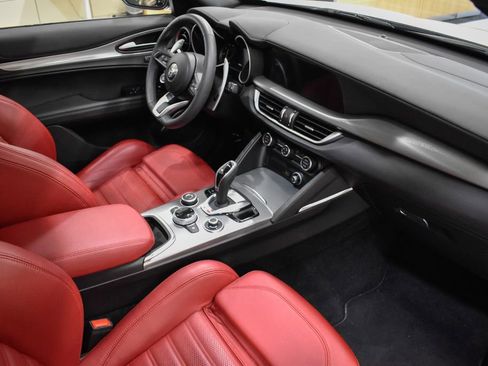 Used 2023 Alfa Romeo Stelvio Veloce AWD/4WD image 21